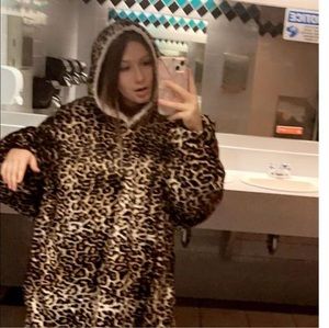 Meet your Posher, Izzi